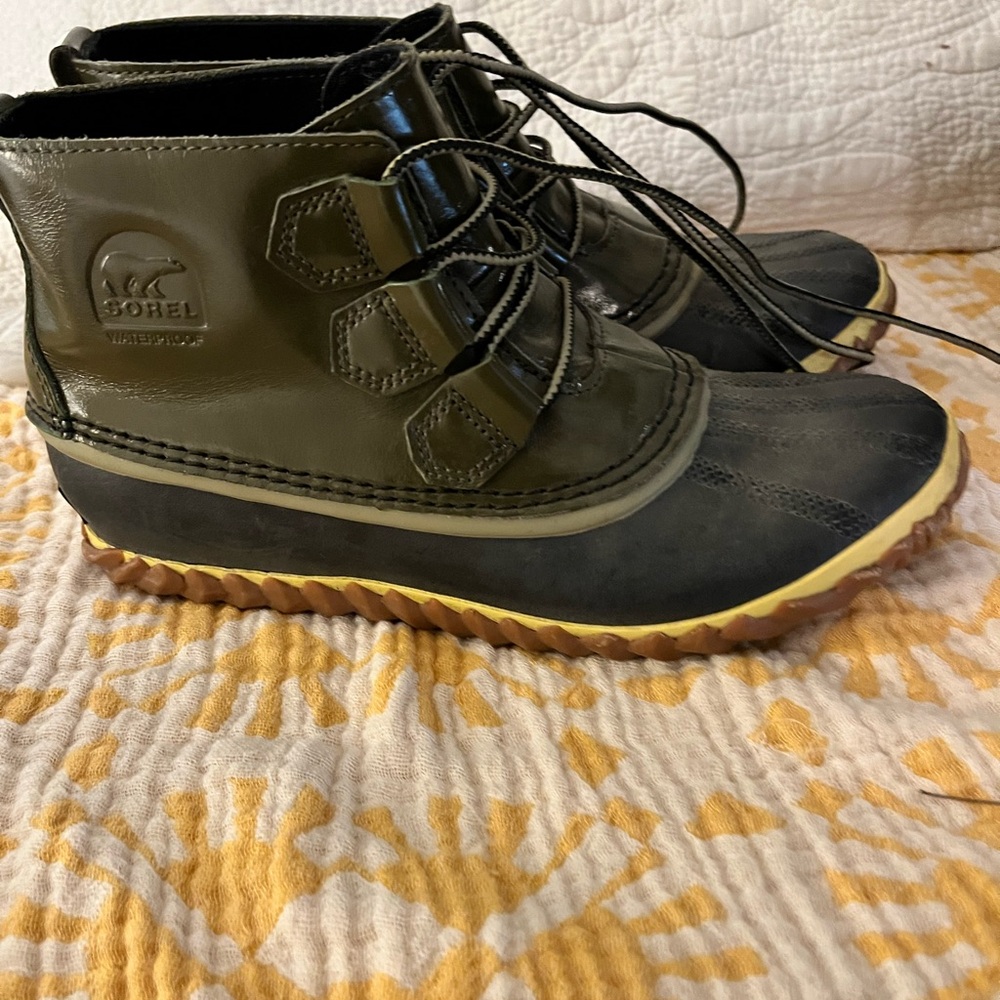 Sorel Out N About Leather Duck Boots